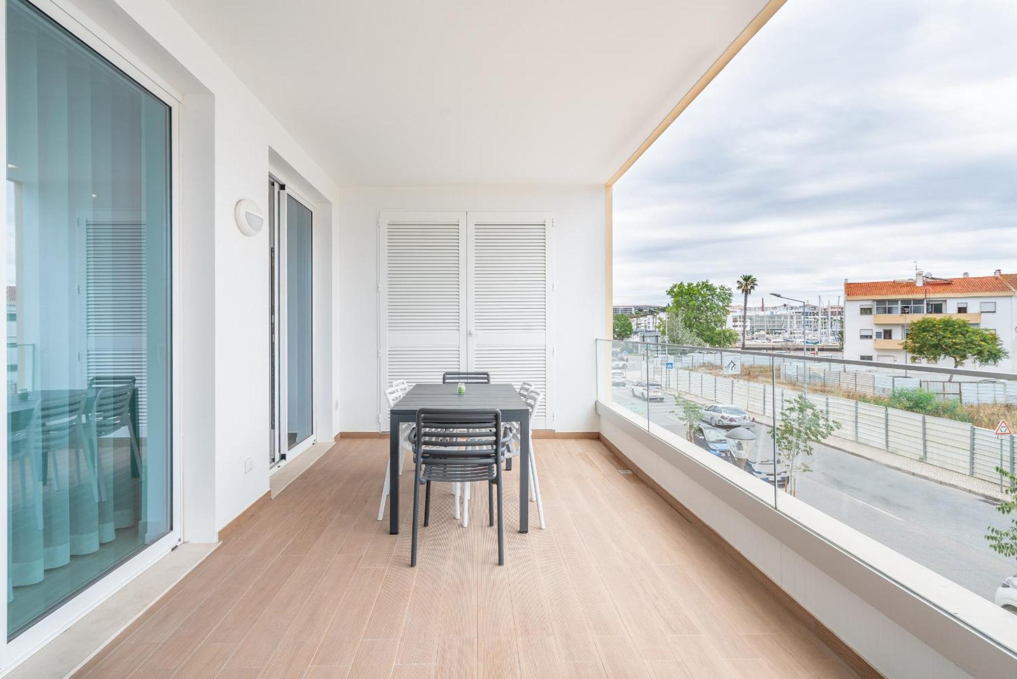 Marina View 4 With Pool By Homing Lagos